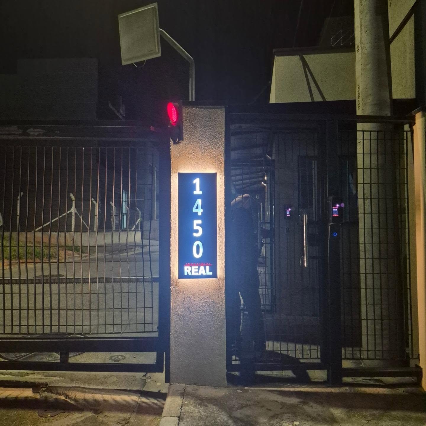 Caixa em ACM retroiluminada